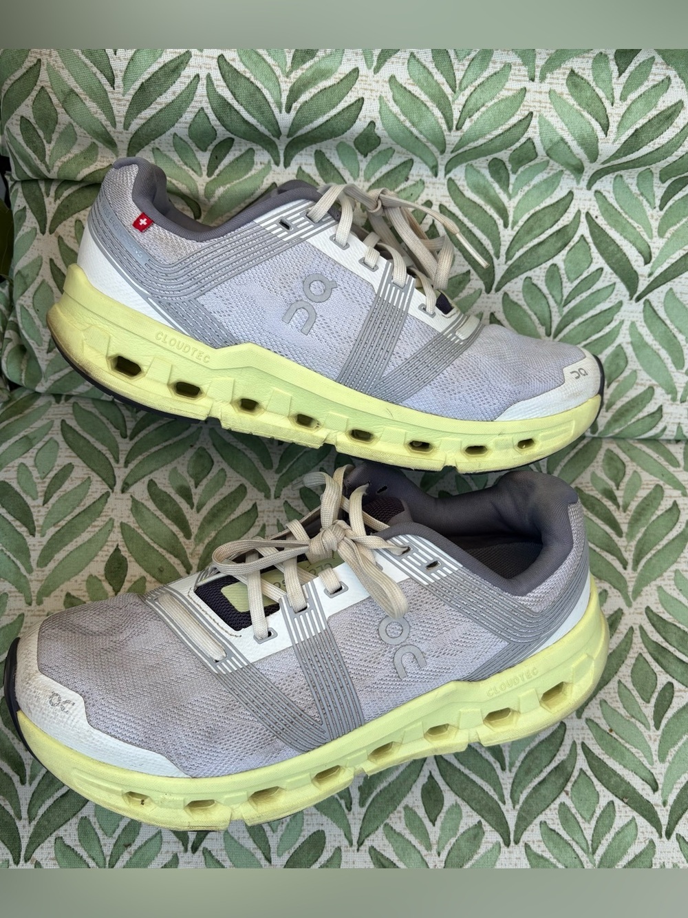 On Running CloudGo Sneakers - Size 8 Wide - Picture 4 of 9